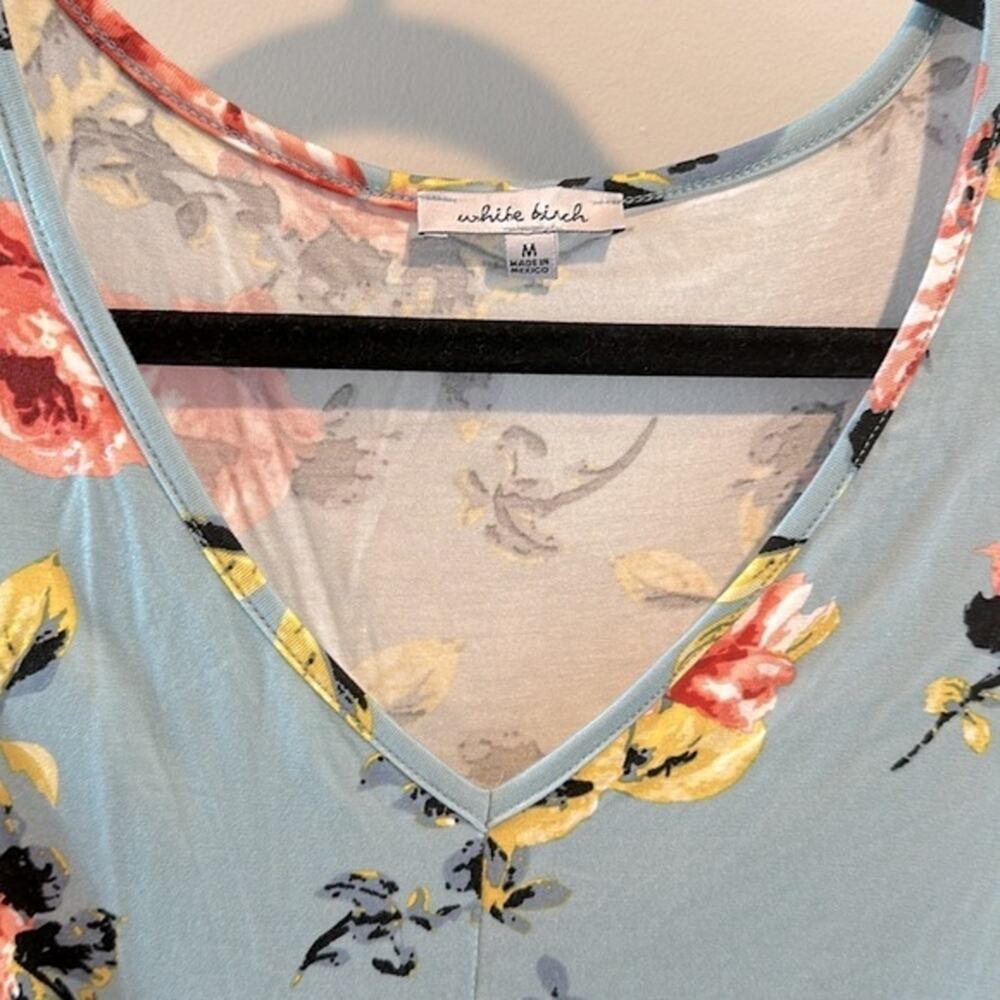 White Birch Medium Dusty‎ Blue Floral Print Long Sleeve Twist Front Top NWOT - Picture 5 of 7